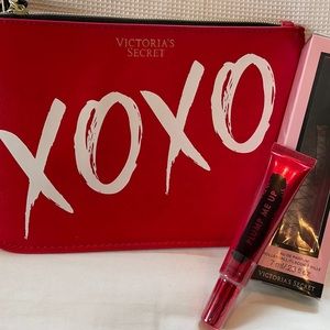 NWT Victorias Secret XOXO Wristlet Cosmetic Bag, Lip Plumper, & Tease Rollerball